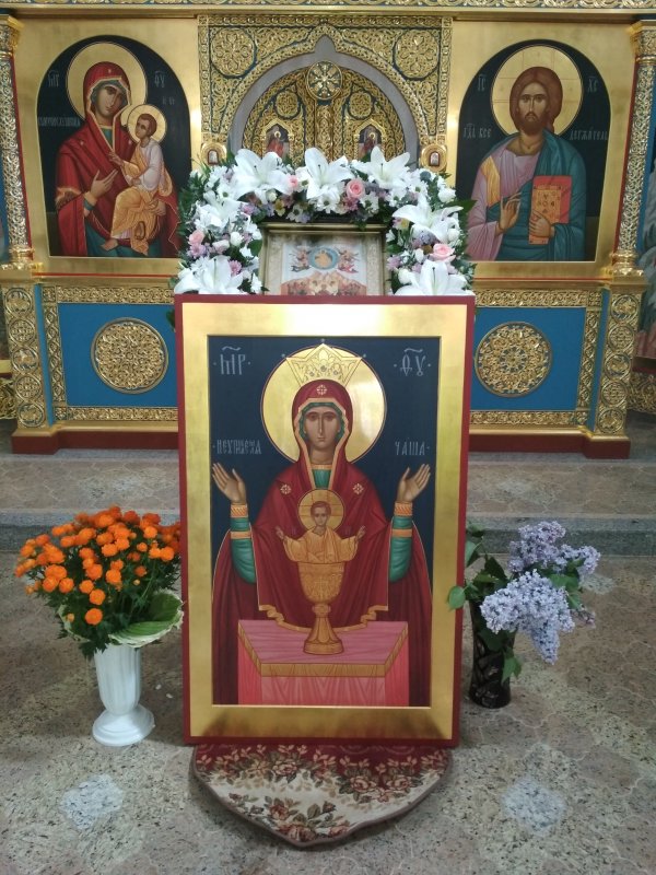 Освящение иконы и молебен с акафистом пред иконой Божией Матери "Неупиваемая Чаша"